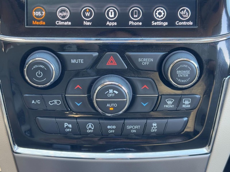 Jeep Grand Cherokee Vehicle Full-screen Gallery Image 14