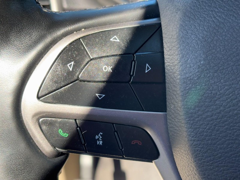 Jeep Grand Cherokee Vehicle Full-screen Gallery Image 17