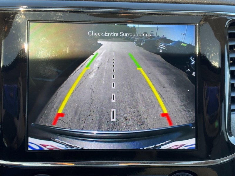 Jeep Grand Cherokee Vehicle Full-screen Gallery Image 21