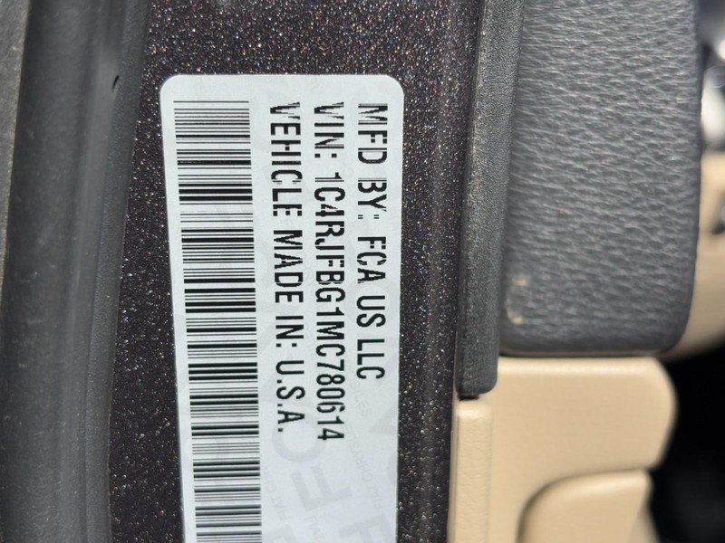 Jeep Grand Cherokee Vehicle Full-screen Gallery Image 28