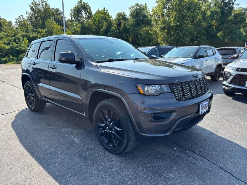 Jeep Grand Cherokee Vehicle Full-screen Gallery Image 02