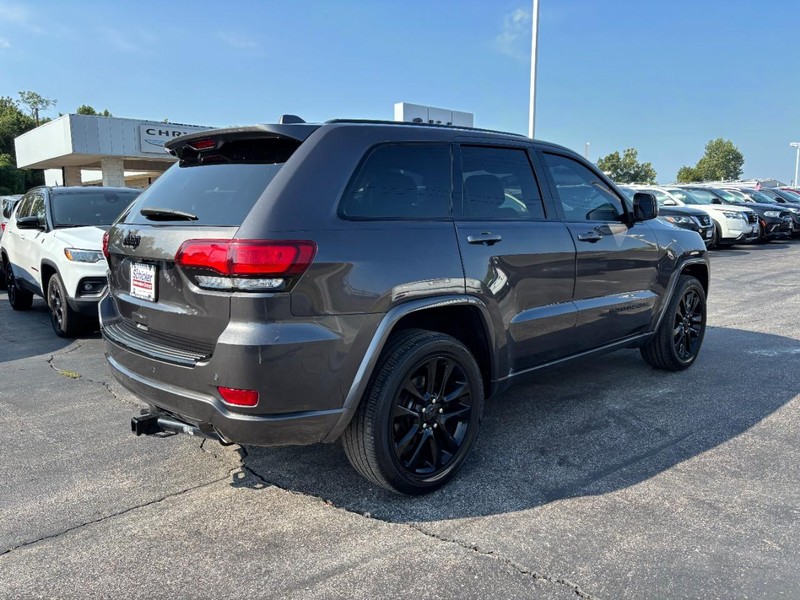 Jeep Grand Cherokee Vehicle Full-screen Gallery Image 03