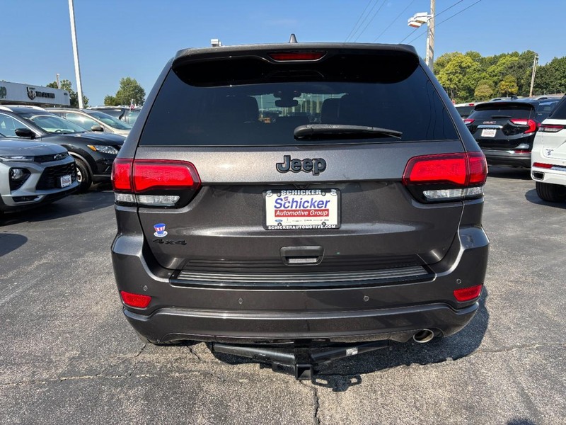 Jeep Grand Cherokee Vehicle Full-screen Gallery Image 05