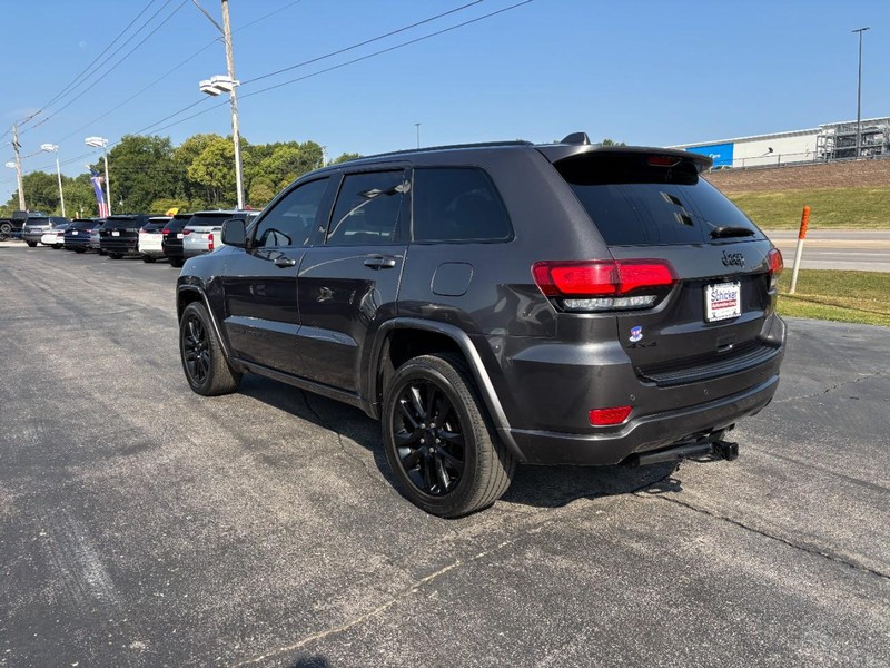 Jeep Grand Cherokee Vehicle Full-screen Gallery Image 06