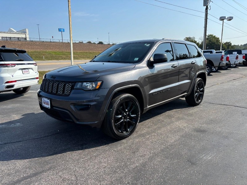 Jeep Grand Cherokee Vehicle Full-screen Gallery Image 08
