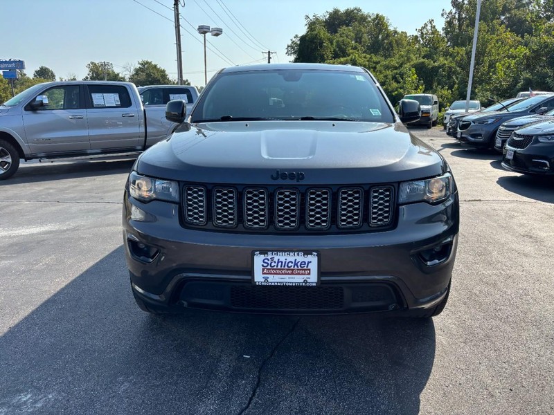 Jeep Grand Cherokee Vehicle Full-screen Gallery Image 09