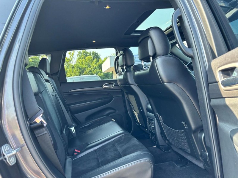 Jeep Grand Cherokee Vehicle Full-screen Gallery Image 10