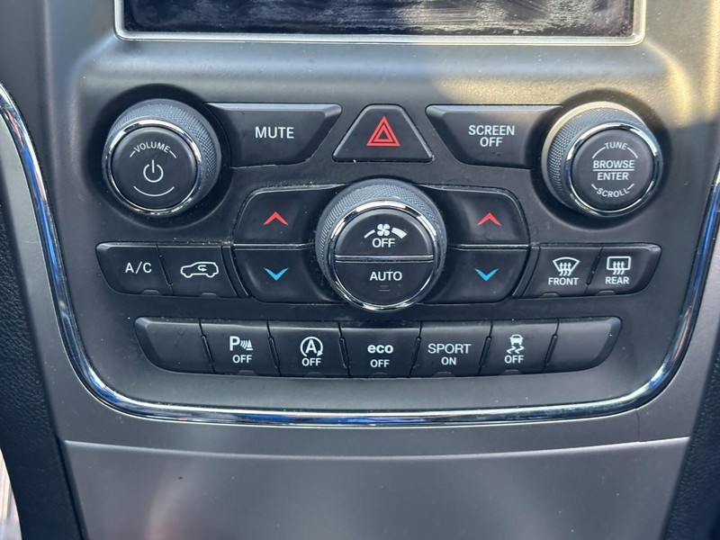 Jeep Grand Cherokee Vehicle Full-screen Gallery Image 14