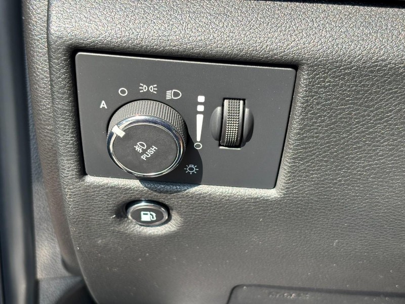 Jeep Grand Cherokee Vehicle Full-screen Gallery Image 16