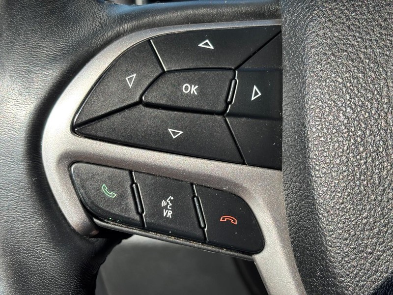 Jeep Grand Cherokee Vehicle Full-screen Gallery Image 17