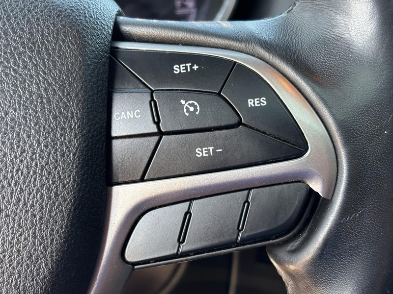 Jeep Grand Cherokee Vehicle Full-screen Gallery Image 18