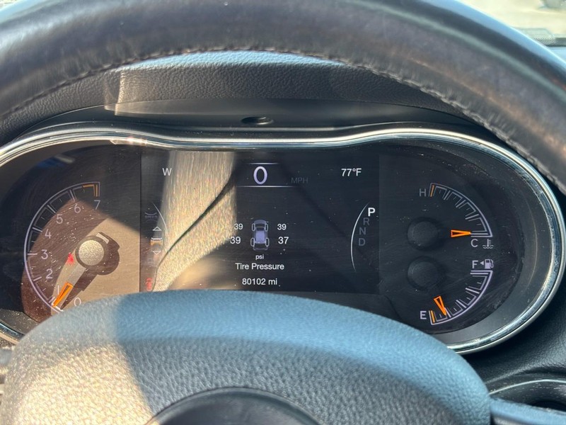 Jeep Grand Cherokee Vehicle Full-screen Gallery Image 19