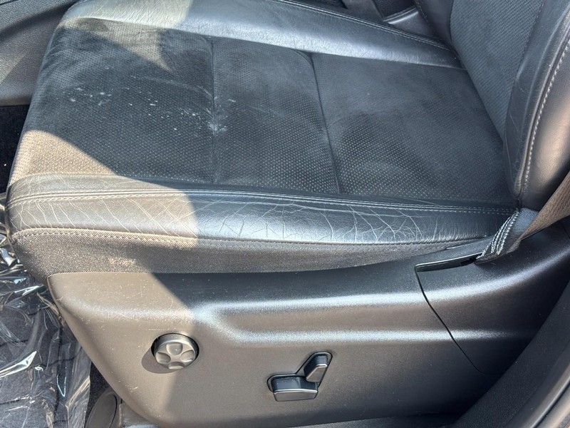 Jeep Grand Cherokee Vehicle Full-screen Gallery Image 25