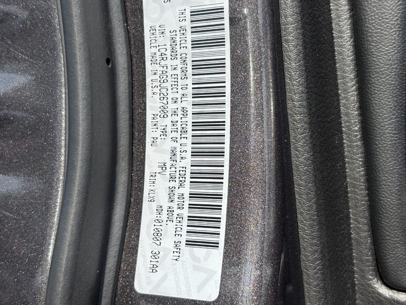 Jeep Grand Cherokee Vehicle Full-screen Gallery Image 27