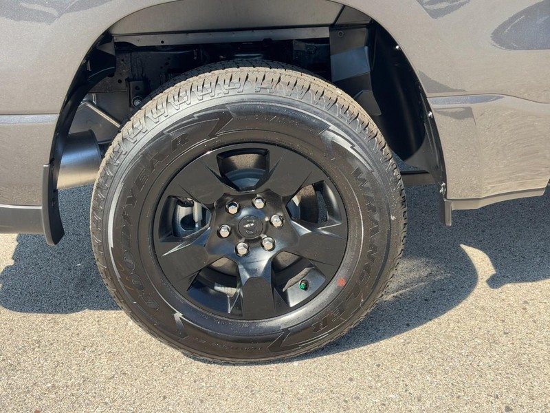 Ram 1500 Vehicle Full-screen Gallery Image 04