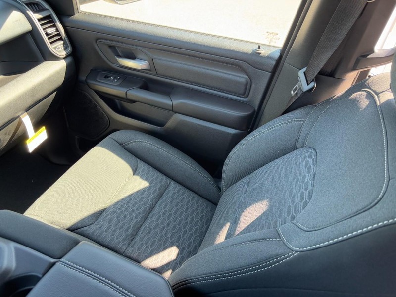 Ram 1500 Vehicle Full-screen Gallery Image 10