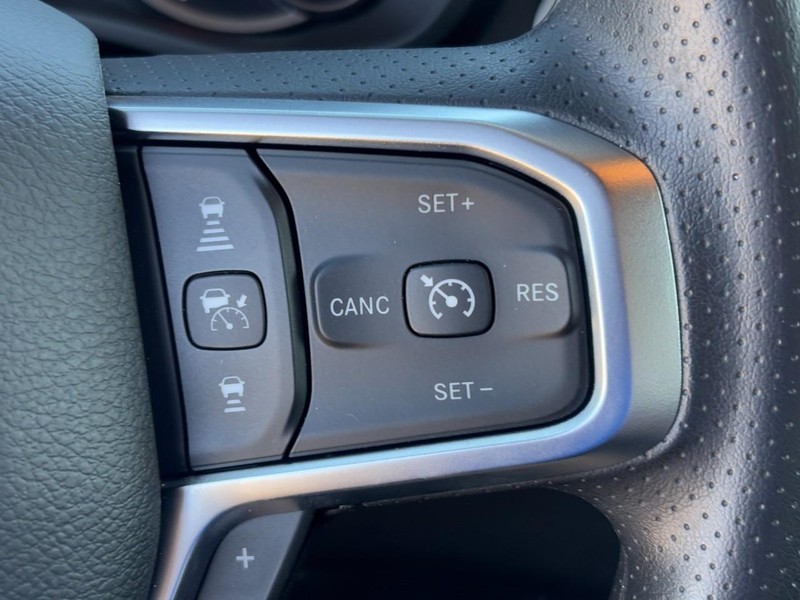 Ram 1500 Vehicle Full-screen Gallery Image 13