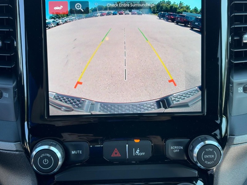 Ram 1500 Vehicle Full-screen Gallery Image 16