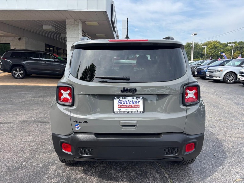 Jeep Renegade Vehicle Full-screen Gallery Image 02