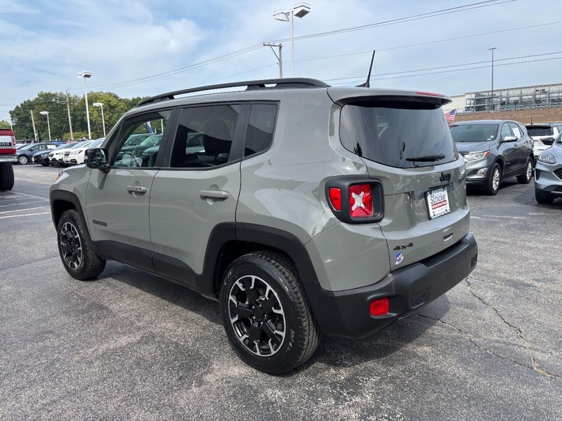 Jeep Renegade Vehicle Full-screen Gallery Image 03