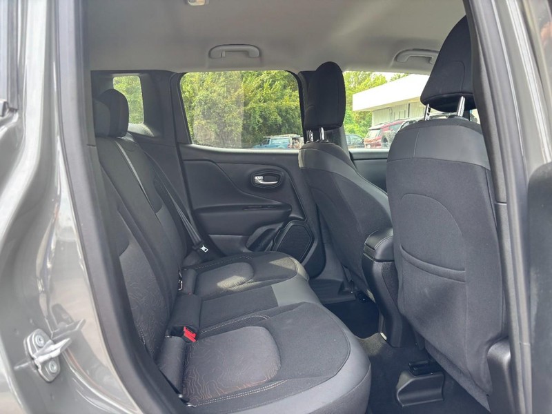 Jeep Renegade Vehicle Full-screen Gallery Image 07