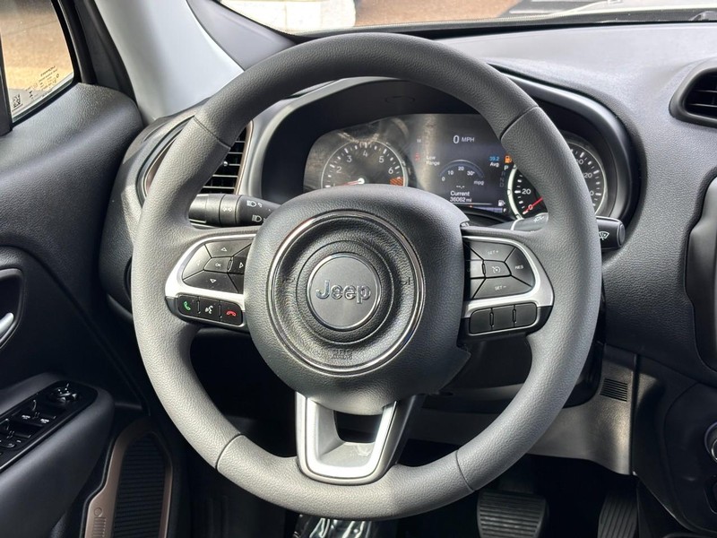 Jeep Renegade Vehicle Full-screen Gallery Image 09