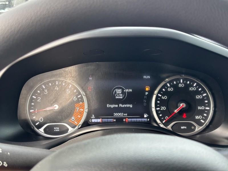 Jeep Renegade Vehicle Full-screen Gallery Image 16