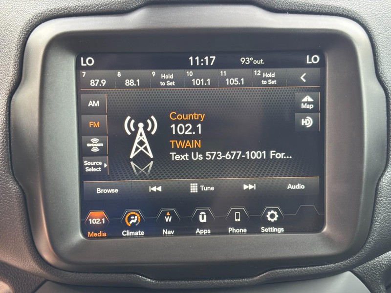 Jeep Renegade Vehicle Full-screen Gallery Image 17