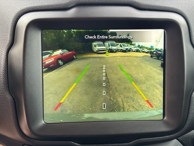 Jeep Renegade Vehicle Full-screen Gallery Image 18