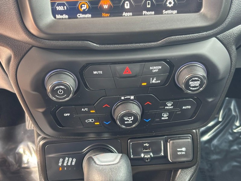 Jeep Renegade Vehicle Full-screen Gallery Image 21