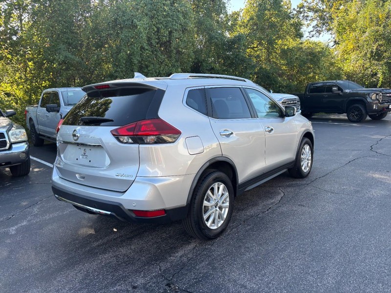 Nissan Rogue Vehicle Full-screen Gallery Image 03