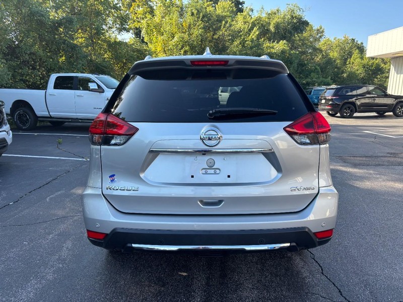 Nissan Rogue Vehicle Full-screen Gallery Image 05