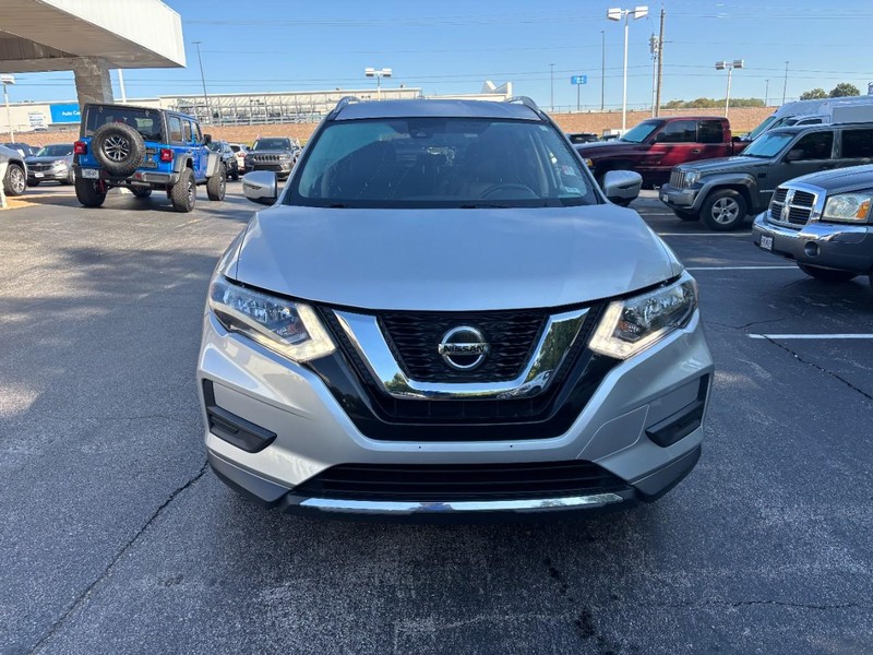 Nissan Rogue Vehicle Full-screen Gallery Image 09