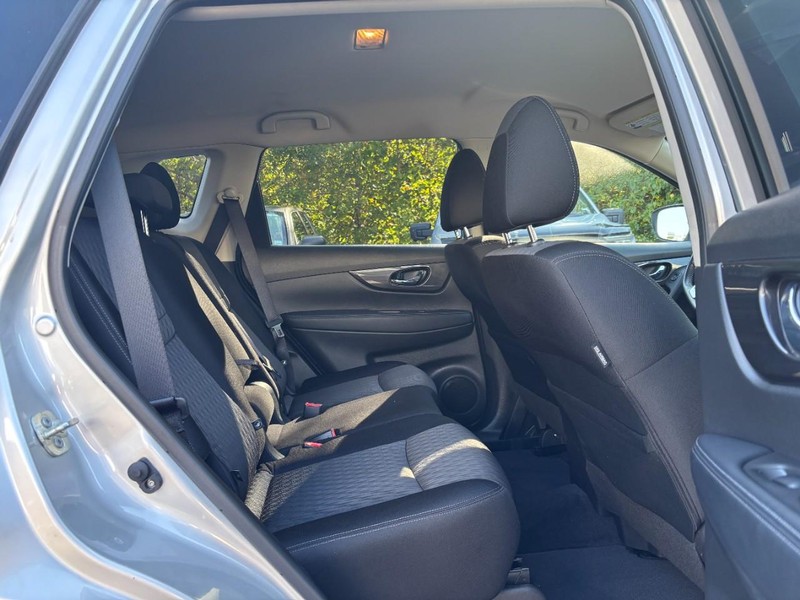 Nissan Rogue Vehicle Full-screen Gallery Image 10