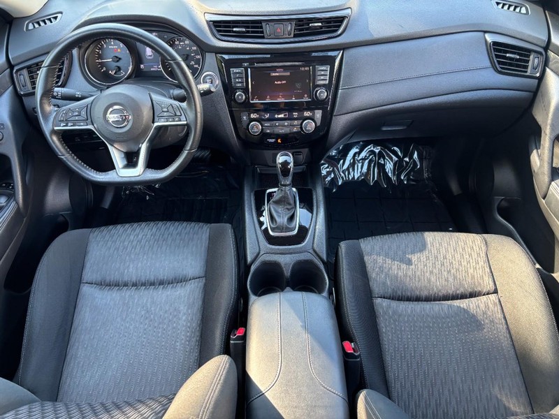 Nissan Rogue Vehicle Full-screen Gallery Image 11