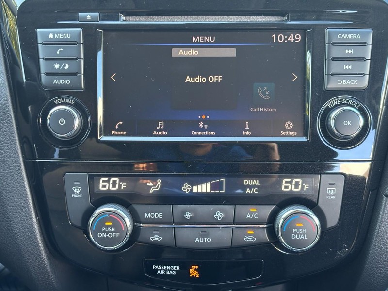 Nissan Rogue Vehicle Full-screen Gallery Image 13