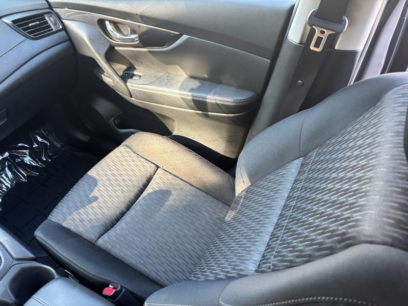 Nissan Rogue Vehicle Full-screen Gallery Image 14