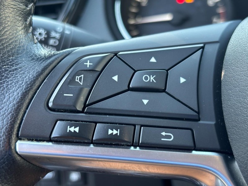 Nissan Rogue Vehicle Full-screen Gallery Image 16