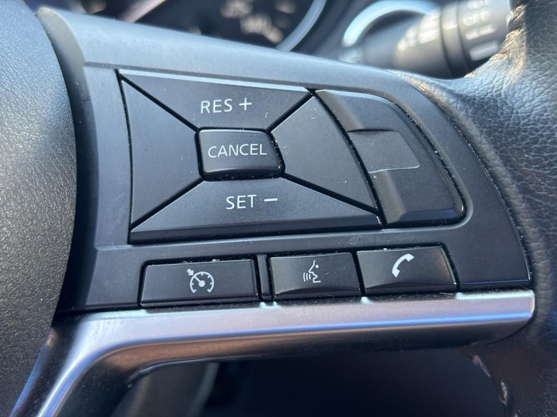 Nissan Rogue Vehicle Full-screen Gallery Image 17