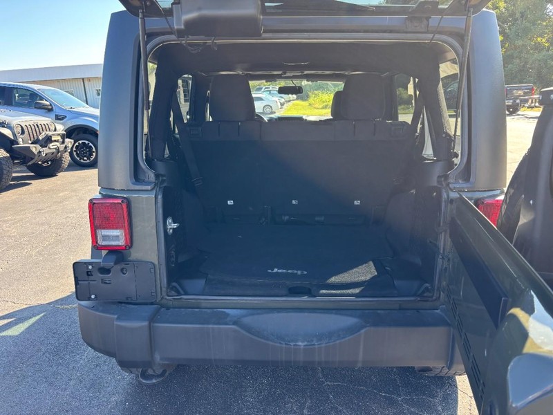 Jeep Wrangler Unlimited Vehicle Full-screen Gallery Image 04