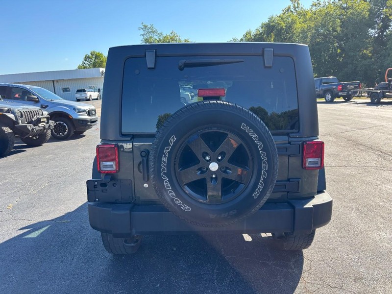 Jeep Wrangler Unlimited Vehicle Full-screen Gallery Image 05