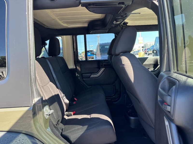 Jeep Wrangler Unlimited Vehicle Full-screen Gallery Image 10