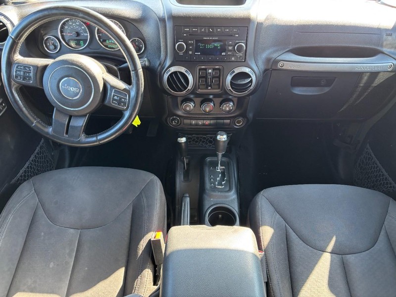 Jeep Wrangler Unlimited Vehicle Full-screen Gallery Image 11