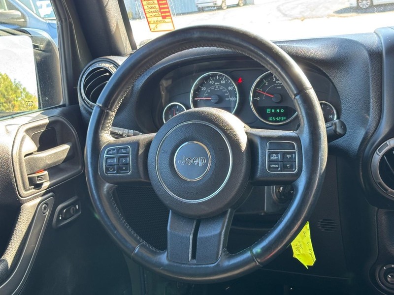 Jeep Wrangler Unlimited Vehicle Full-screen Gallery Image 12