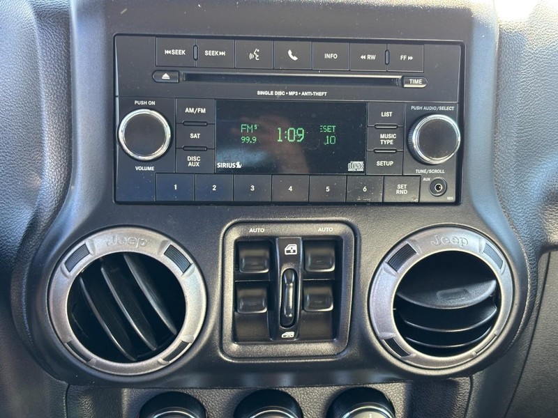 Jeep Wrangler Unlimited Vehicle Full-screen Gallery Image 19