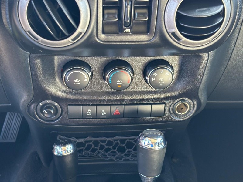 Jeep Wrangler Unlimited Vehicle Full-screen Gallery Image 20