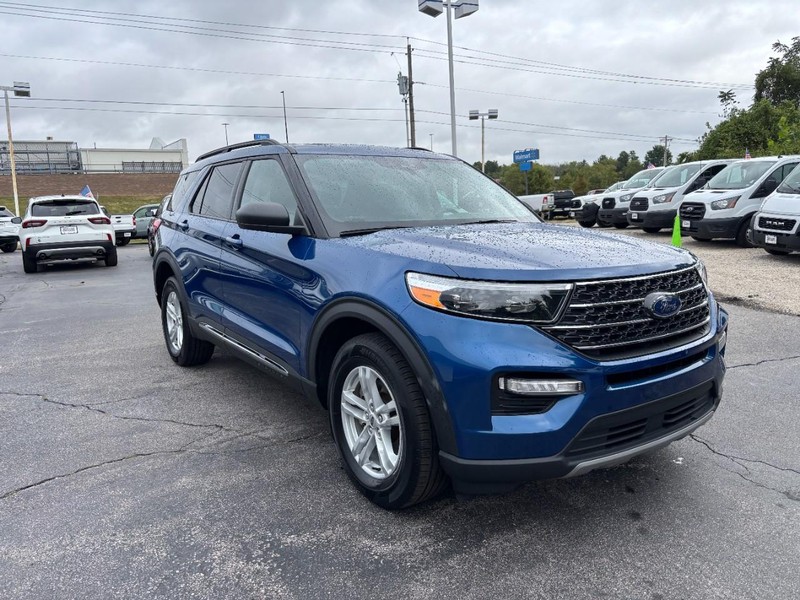 Ford Explorer Vehicle Full-screen Gallery Image 02