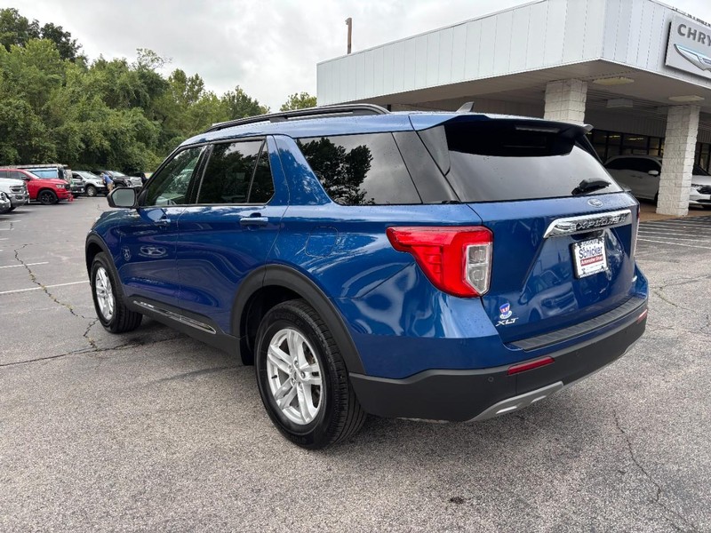 Ford Explorer Vehicle Full-screen Gallery Image 06