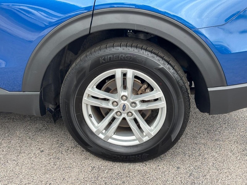 Ford Explorer Vehicle Full-screen Gallery Image 07