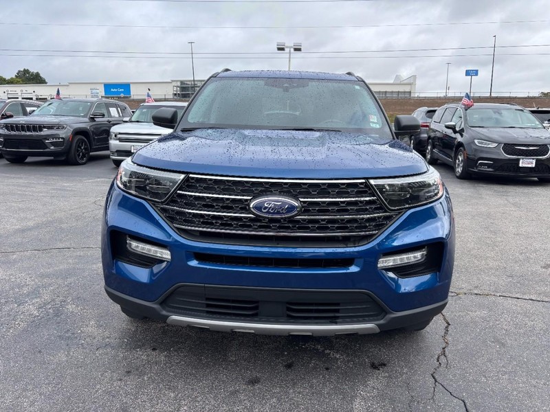 Ford Explorer Vehicle Full-screen Gallery Image 09